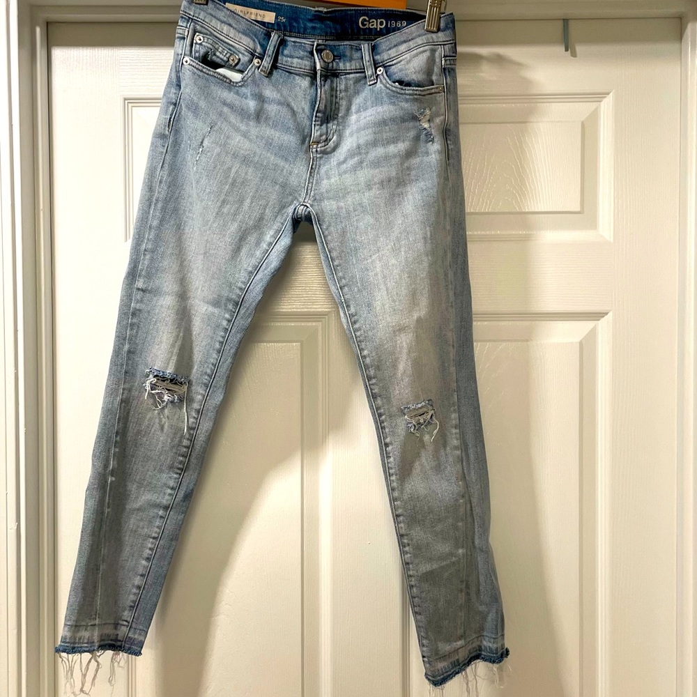Gap Girlfriend Jean Distressed Frayed Hem